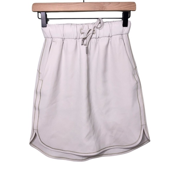 Lululemon On The Fly Skirt Woven Size 2 Cream Natural Travel Skirt - Picture 2 of 7